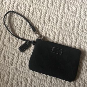 😍 Classy Coach Wristlet